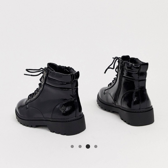ASOS Brand: Newlook chunky flat hiker boots in black - Picture 2 of 7